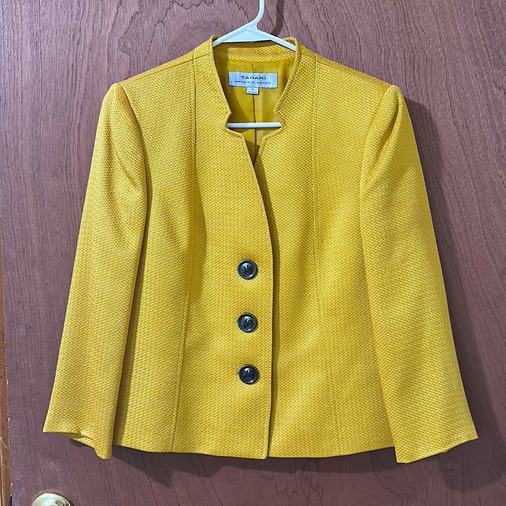 Size 6 Yellow Tahari Suit Jacket